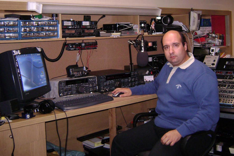 Here is CT2HAR in his old Shack!